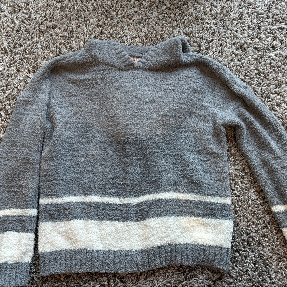 Gray fuzzy sweater/hoodie